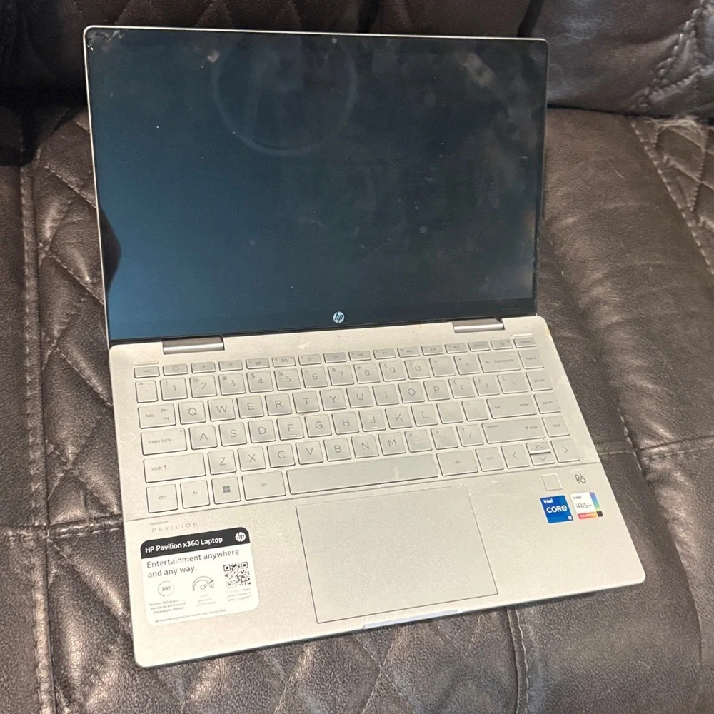 USED HP LAPTOP WITH SMALL CRACK